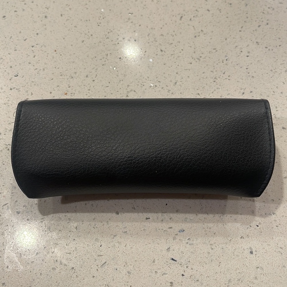 Ray-Ban sunglasses case - Picture 3 of 3